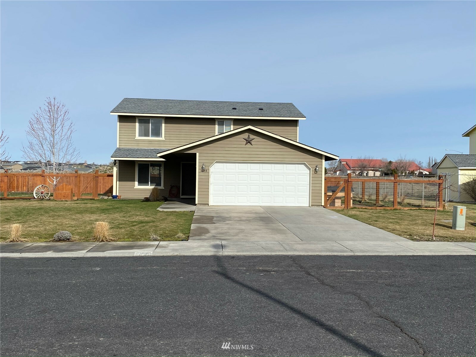 Property Photo:  1038 W Windrose Drive  WA 98837 