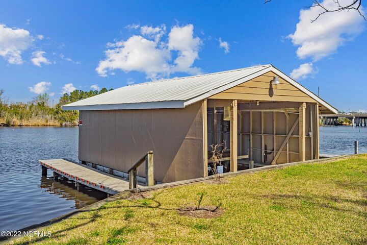 Property Photo:  205 3 Anne Street  NC 28540 