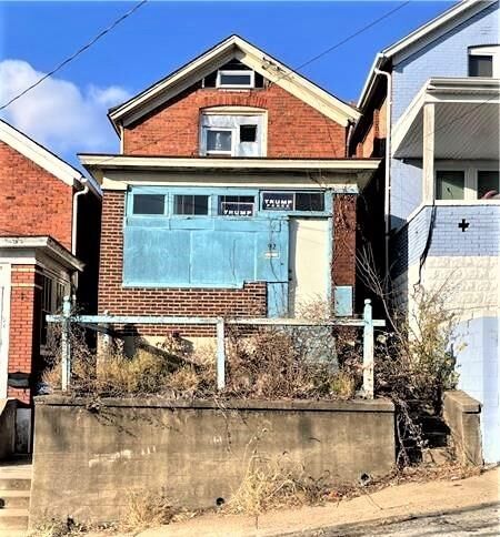 Property Photo:  92 Highland  PA 15136 