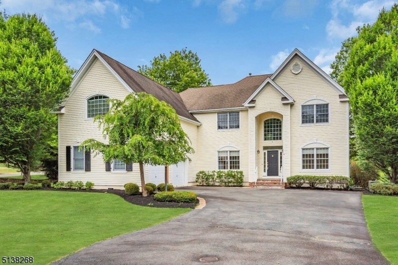 Property Photo: 9 Shinnecock Hills Ct NJ 08558