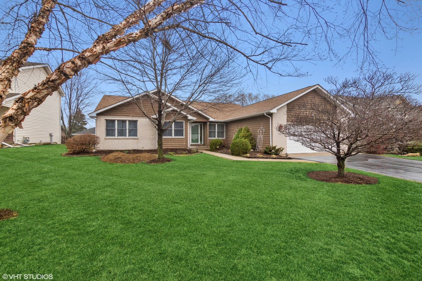 Property Photo: 218 White Pine Lane IL 60046