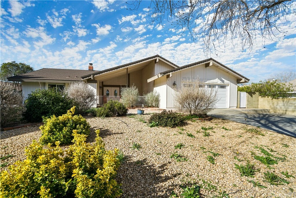 Property Photo:  44105 Planet Circle  CA 93536 