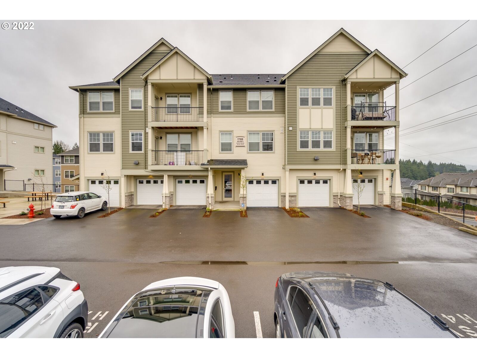 Property Photo: 17168 SW Snowdale St 302 OR 97007