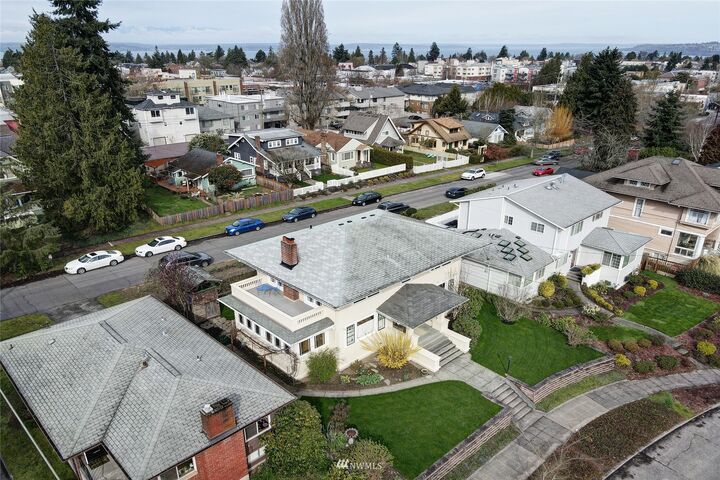 Property Photo:  2653 Walnut Avenue SW  WA 98116 