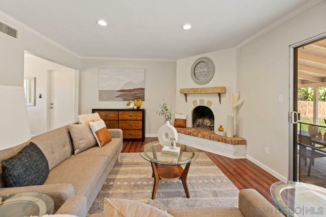 Property Photo: 1636 Laslo Dr CA 92025