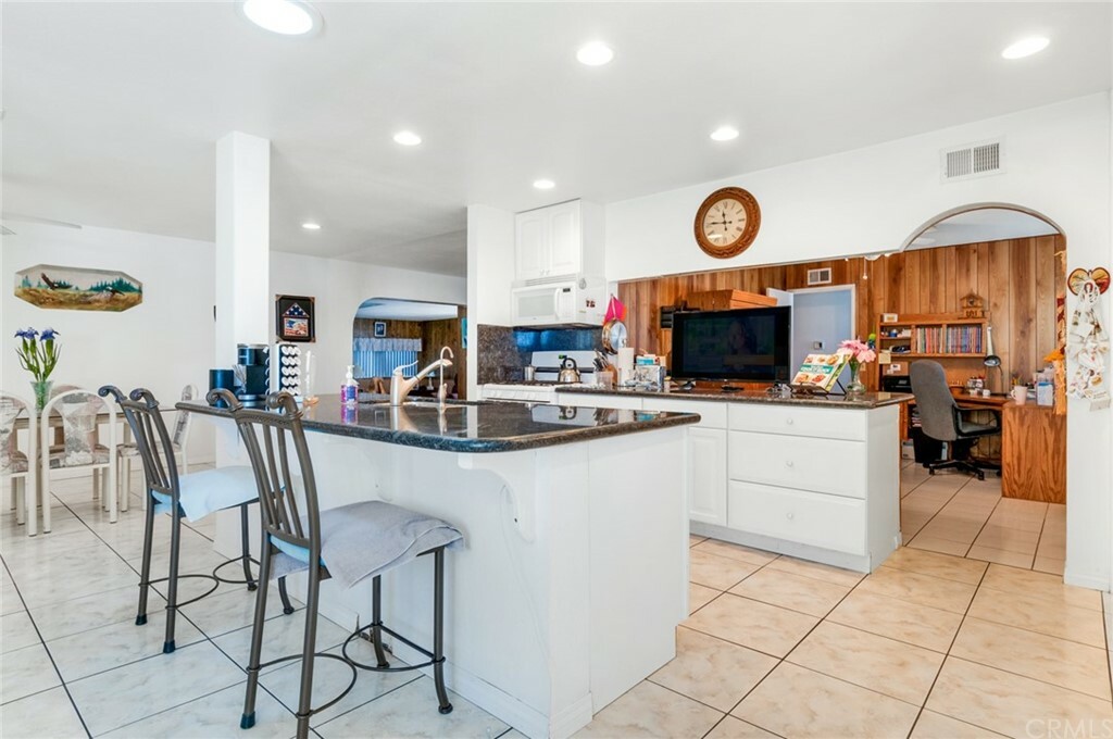 Property Photo:  994 W Rancho Road  CA 92882 