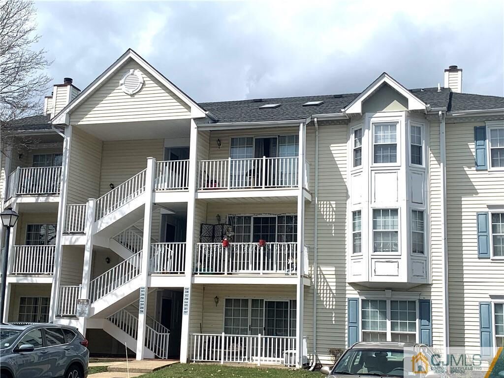 Property Photo:  300 Wimbeldon Court  NJ 08902 