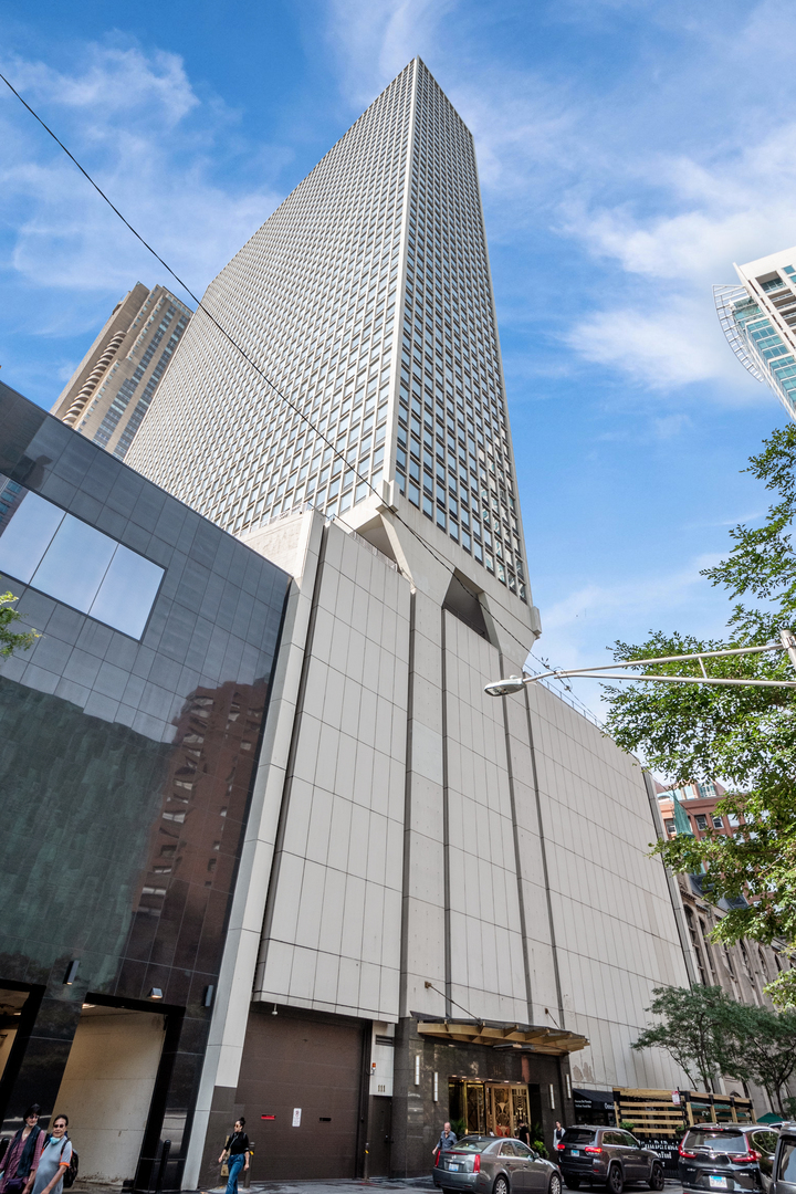 Property Photo: 111 E Chestnut Street 23de IL 60611