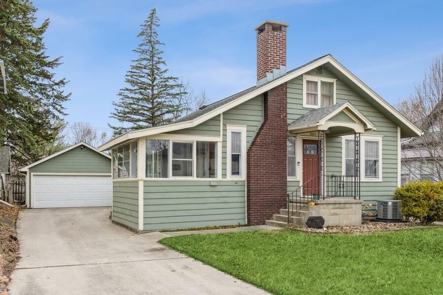 Property Photo:  807 Duff Avenue  IA 50010 