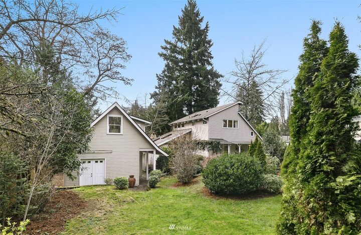 Property Photo: 11522 39th Avenue NE WA 98125