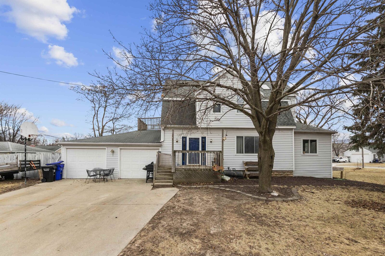 Property Photo:  2800 E Newberry Street  WI 54915-3010 