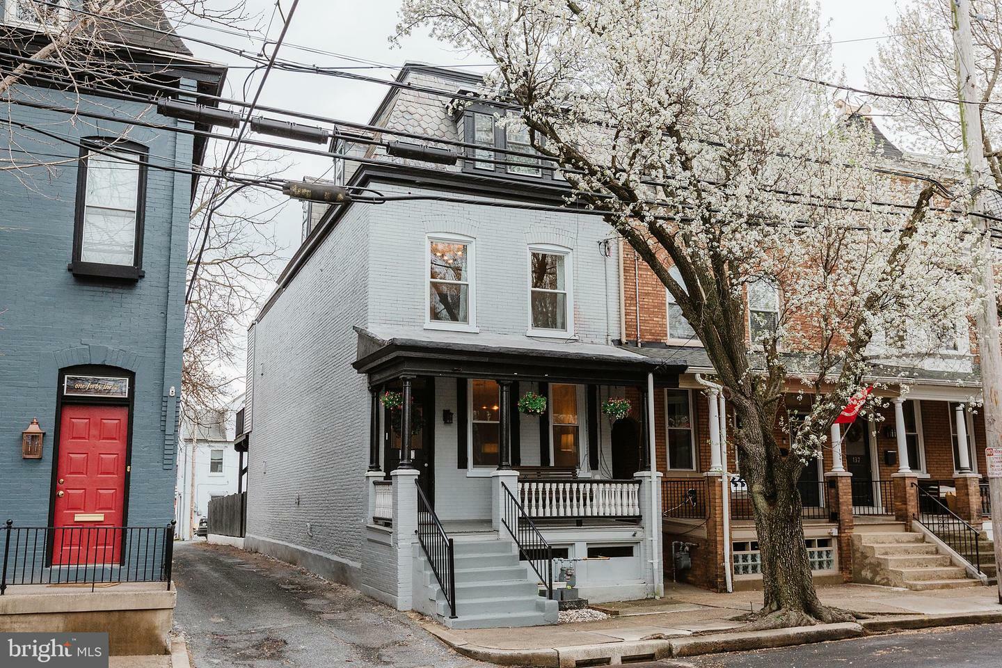 Property Photo:  141 N Pine Street  PA 17603 