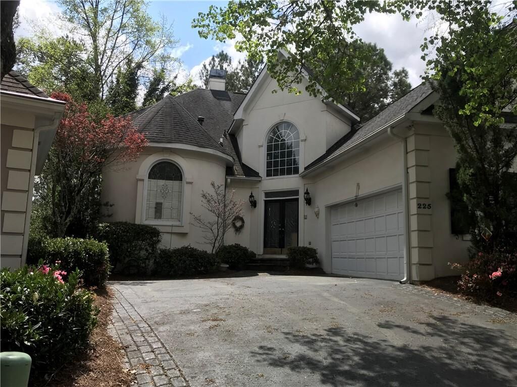 Property Photo: 225 Brassy Court GA 30022