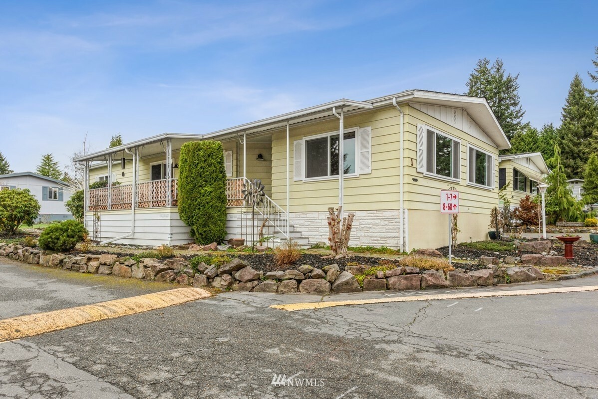 Property Photo:  4111 164th Street SW 1  WA 98087 