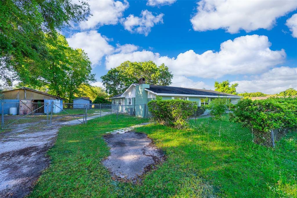 Property Photo:  202 E Pierce Avenue  FL 32809 