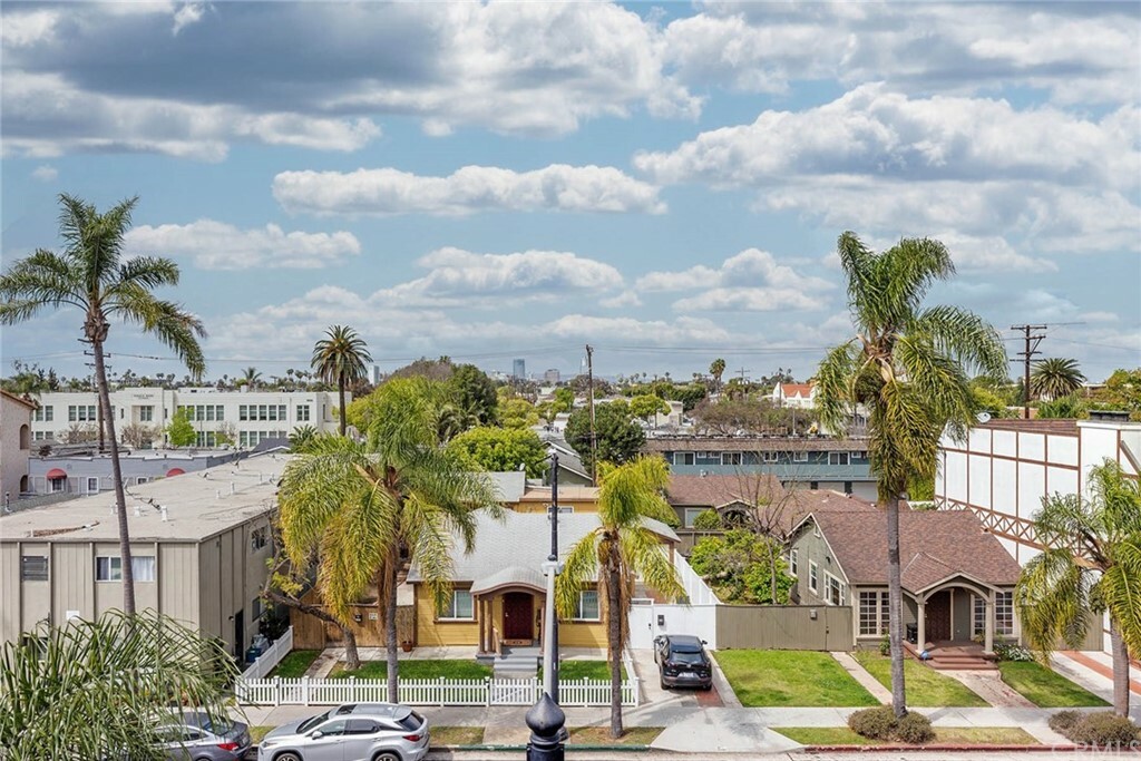 Property Photo: 282 Redondo Avenue 403 CA 90803