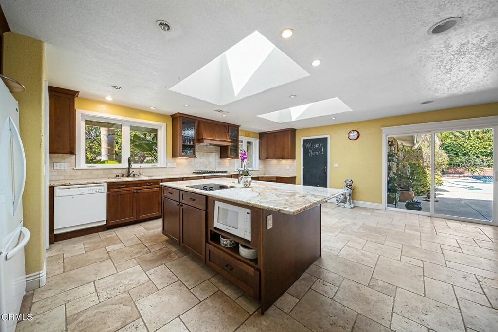 Property Photo:  2118 E Hillcrest Drive  CA 91362 