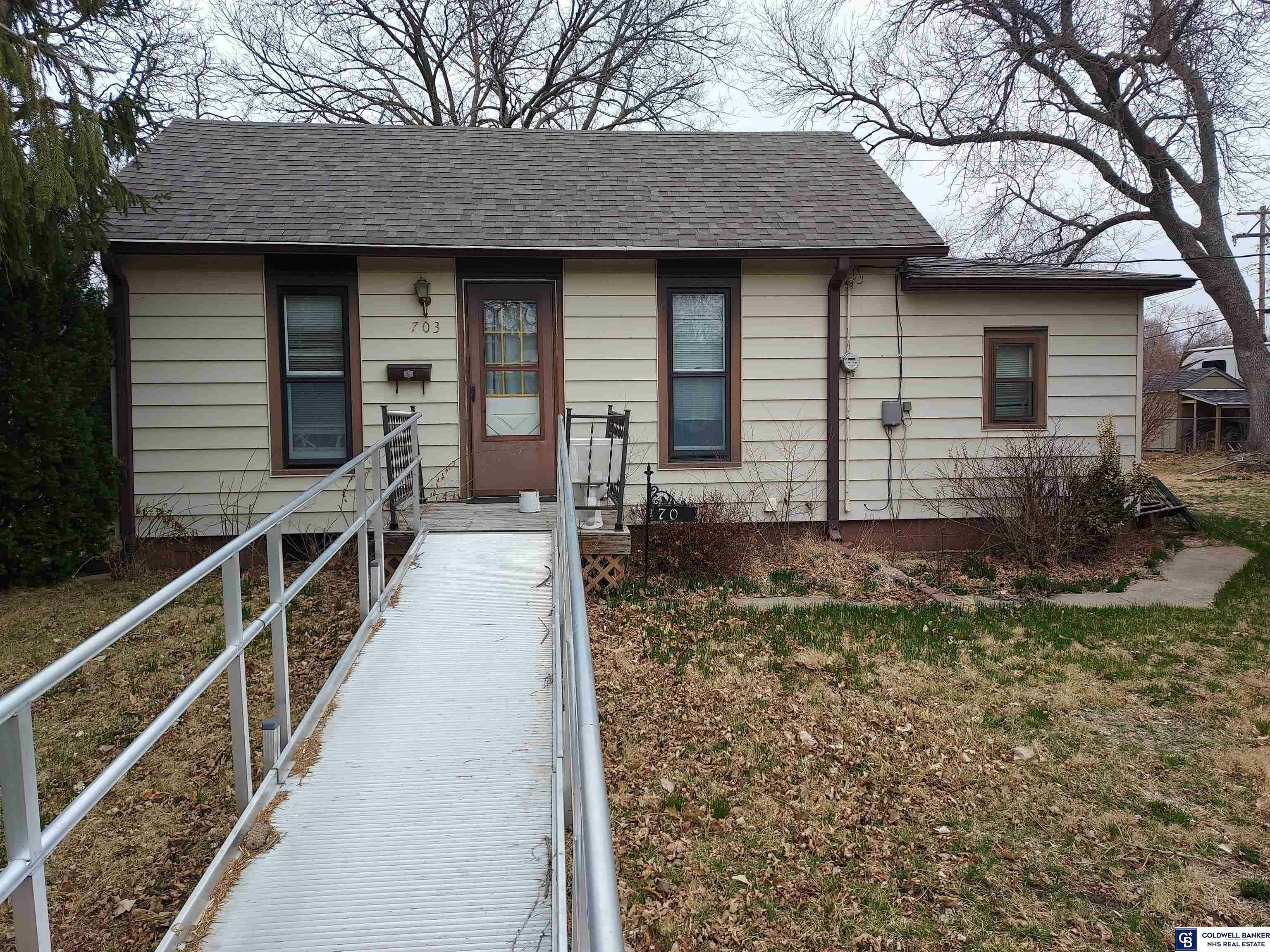 Property Photo:  703 E 10th  NE 68467 