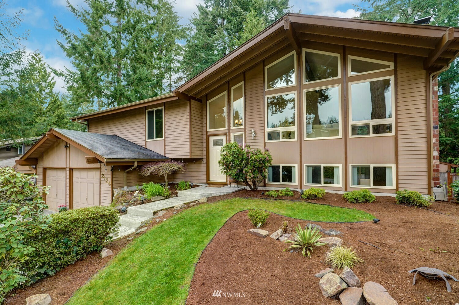 Property Photo:  2124 180th Court NE  WA 98052 