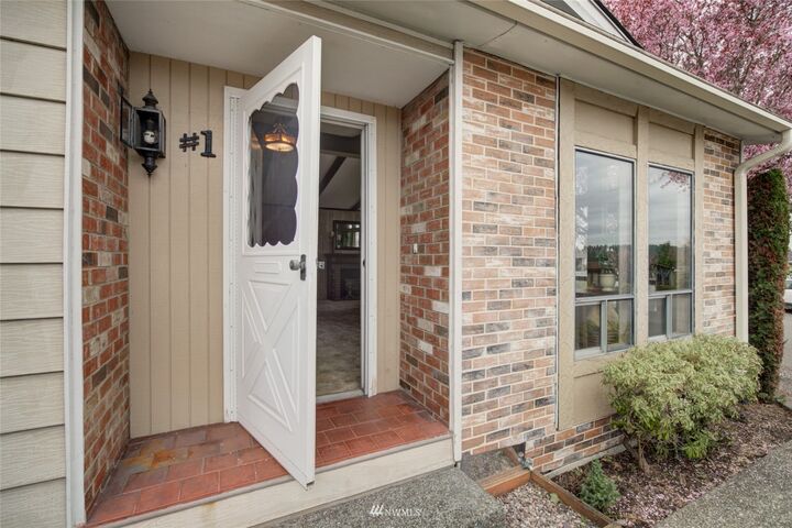 Property Photo:  2500 Alder Street 1  WA 98354 