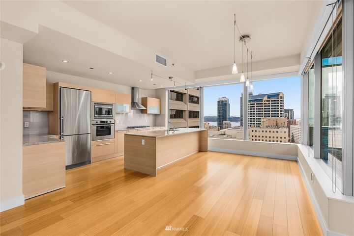 Property Photo:  737 Olive Way 1900  WA 98101 