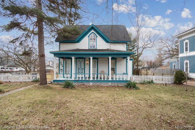 Property Photo:  305 W Lake Street  MI 48178 