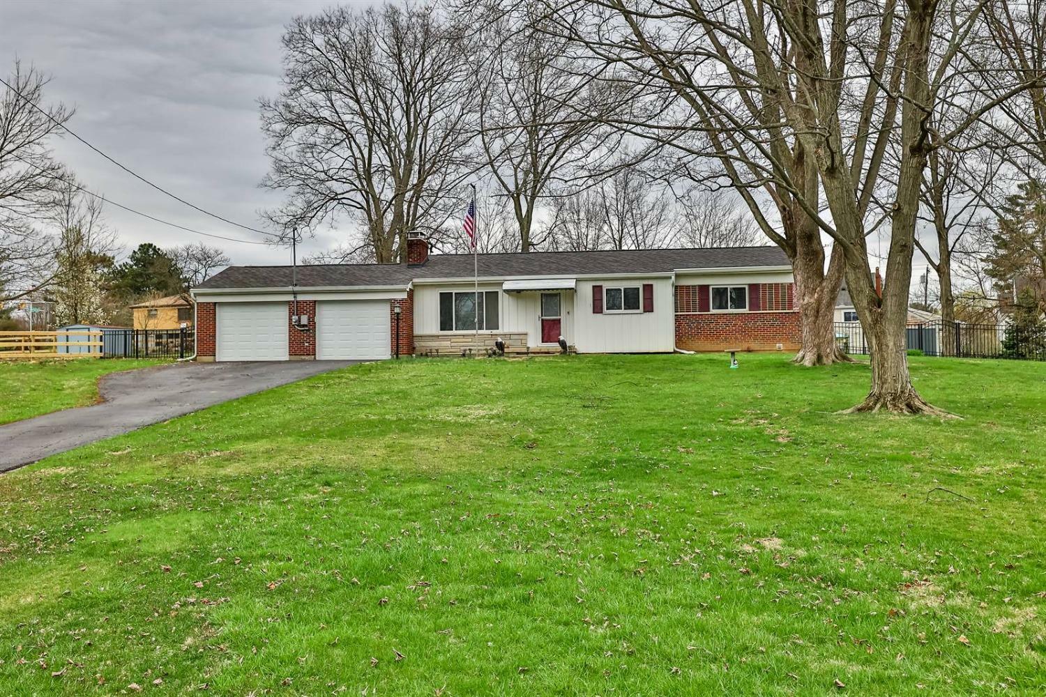 Property Photo: 10487 Woodleigh Ln OH 45241