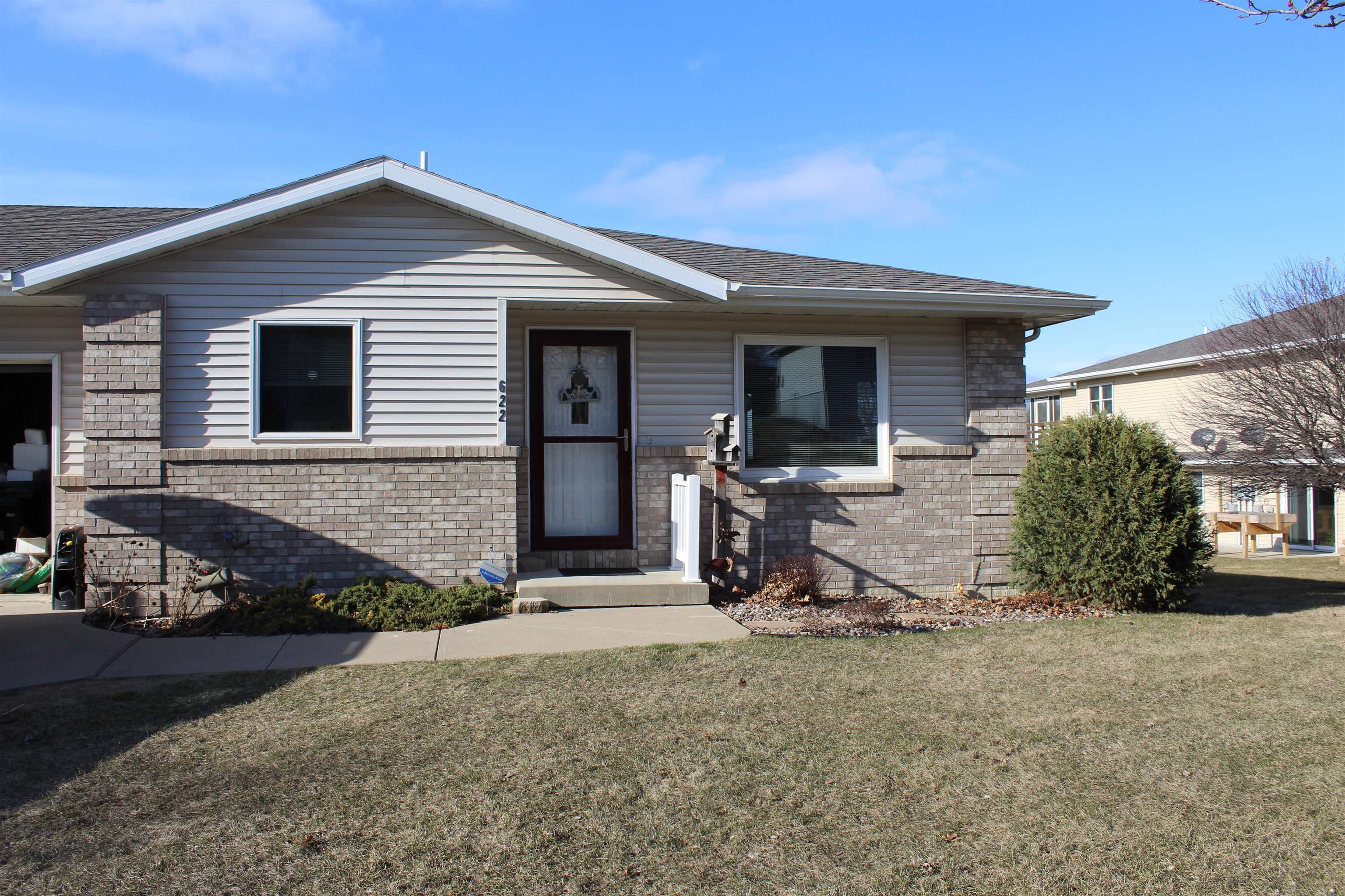 Property Photo:  622 E 6th Avenue  IA 52136 