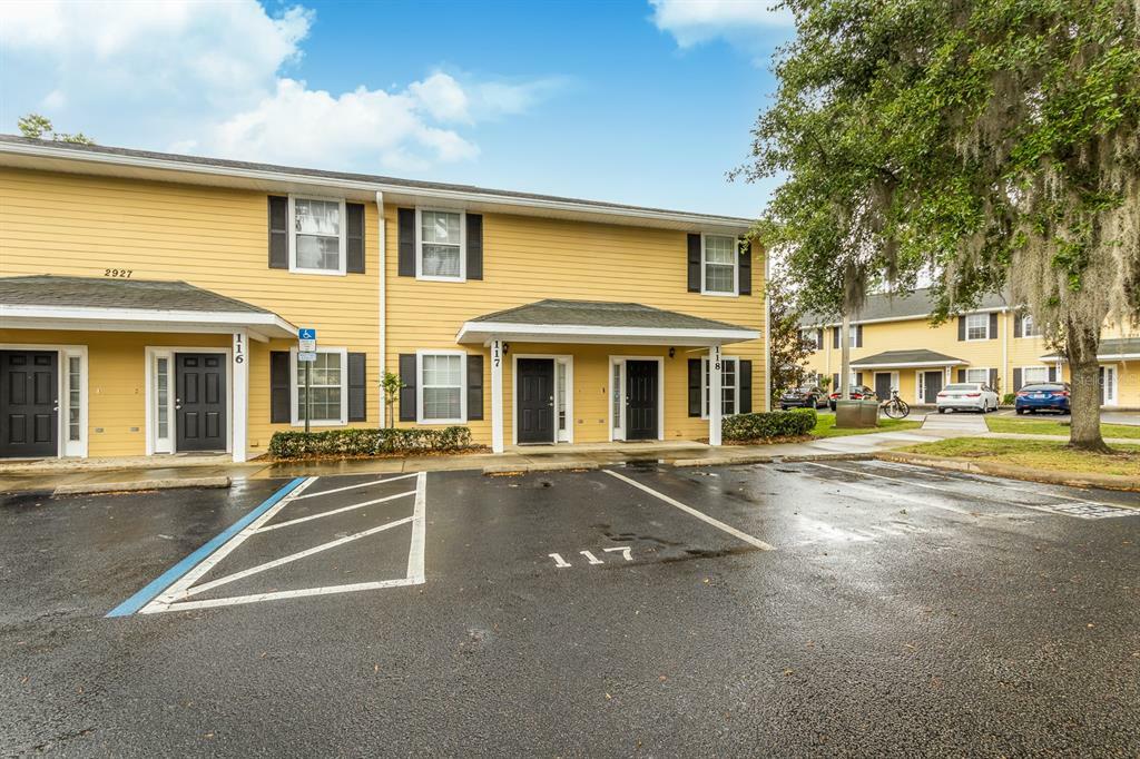 Property Photo: 2927 SW 35th Place 117 FL 32608