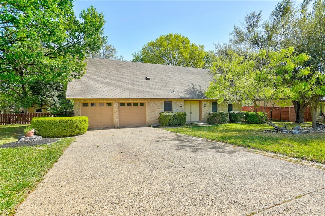 Property Photo:  2404 Lancaster Drive  TX 78748 