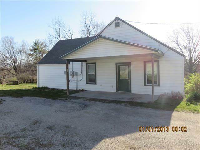 Property Photo: 4810 NE 38th Street MO 64117
