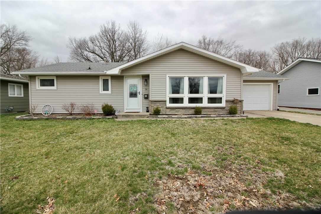 Property Photo:  214 Independence Street  IA 50219 