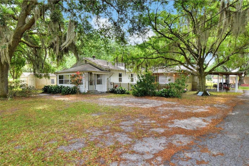 Property Photo:  2011 S Wiggins Road  FL 33566 