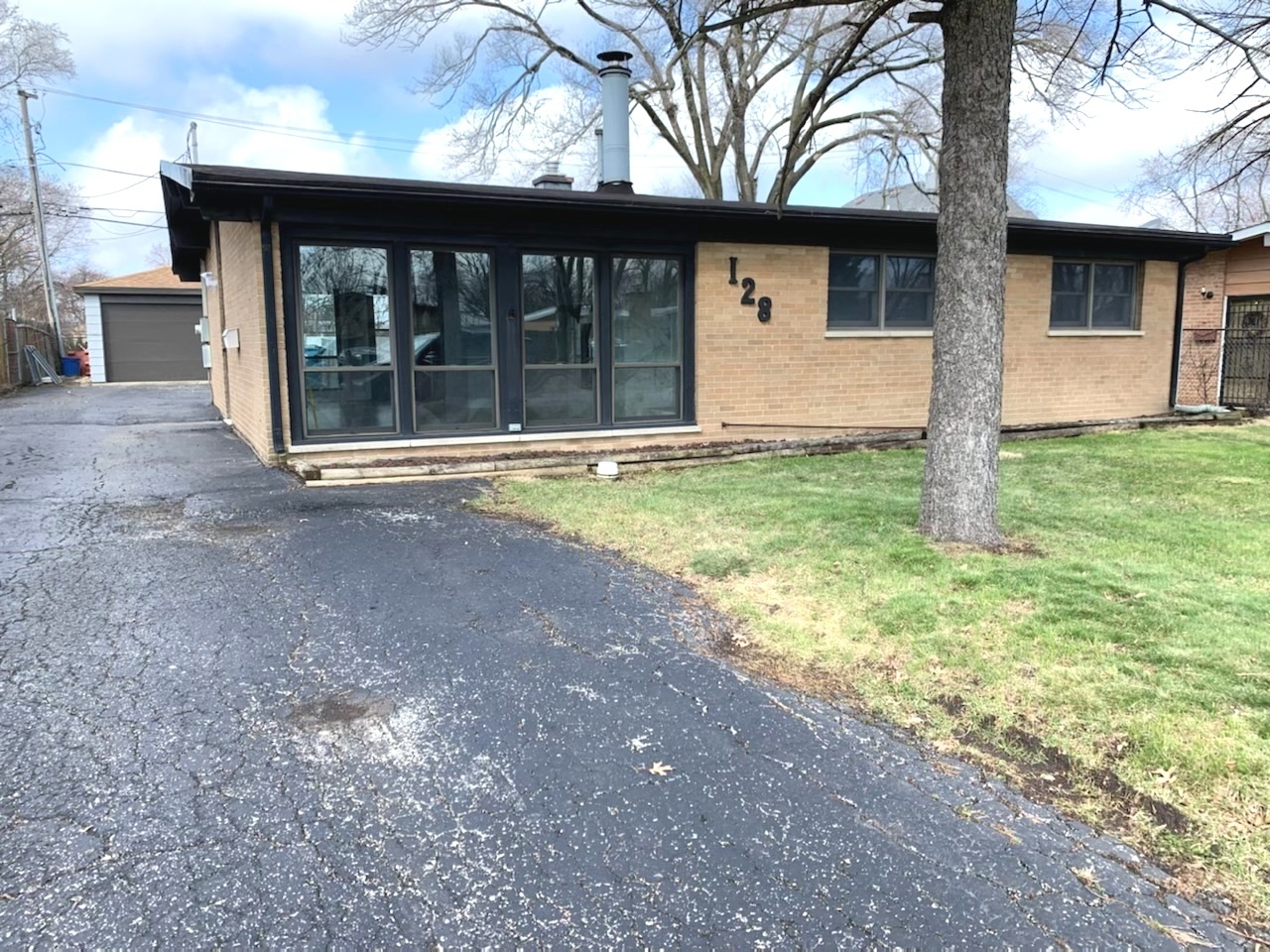 Property Photo: 128 N Highview Avenue IL 60101