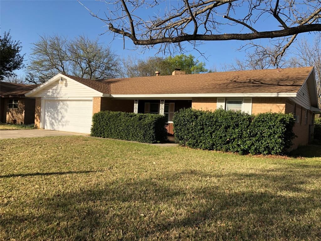 Property Photo: 2200 16th Street TX 76801