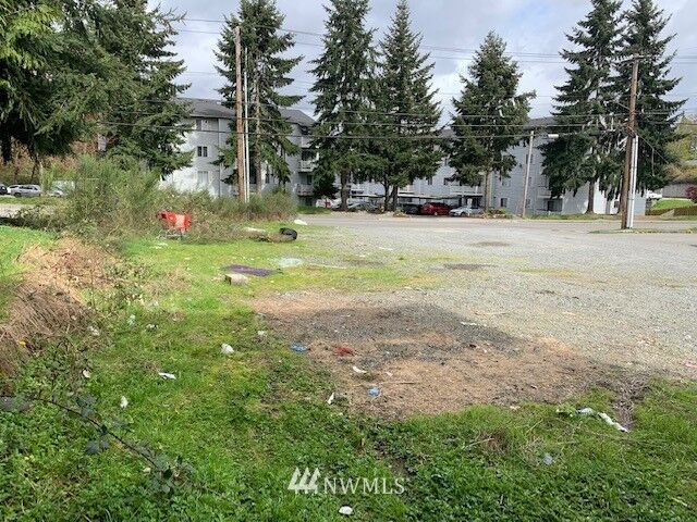 Property Photo:  1200  47th Street SE  WA 98203 