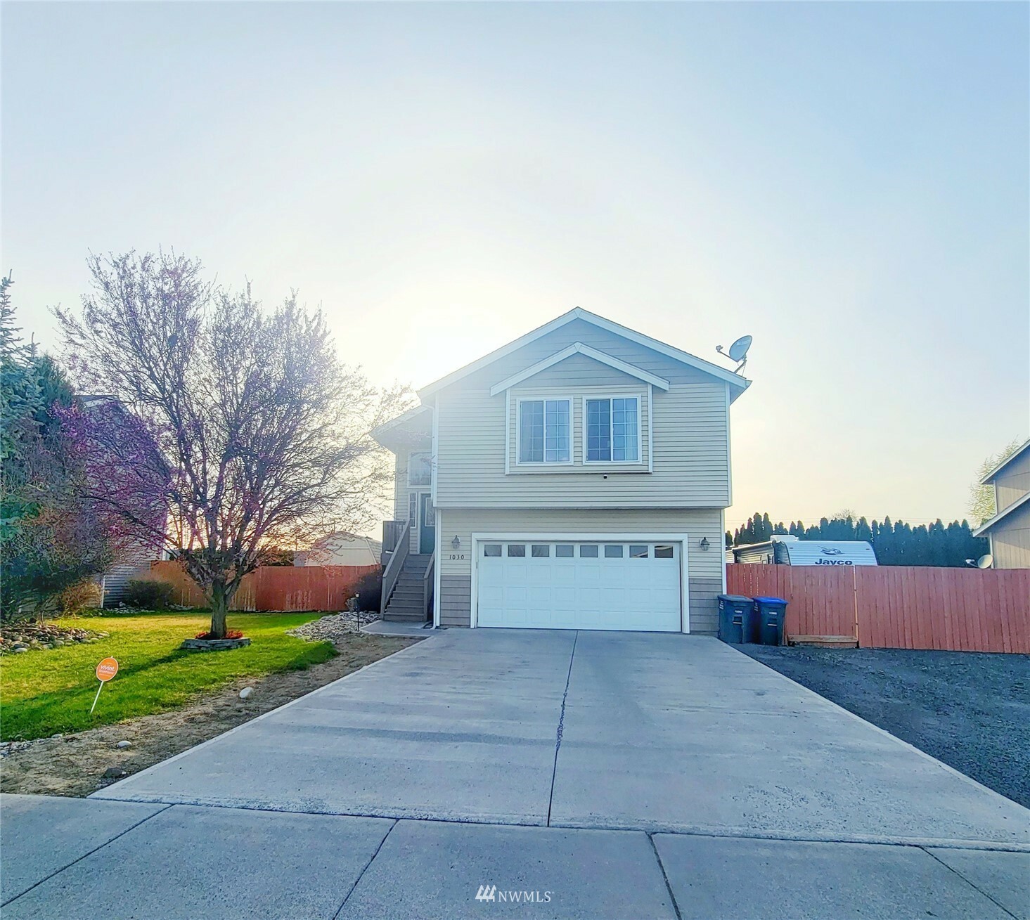 Property Photo:  1030 Lakeland Drive  WA 98837 