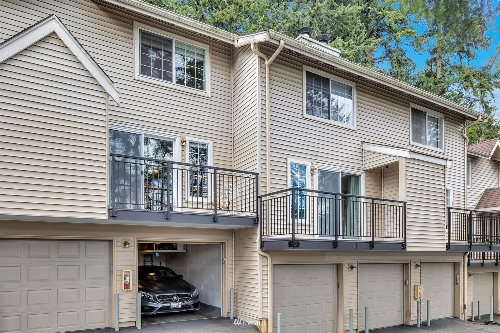 Property Photo:  8512  242nd Street SW 7  WA 98026 