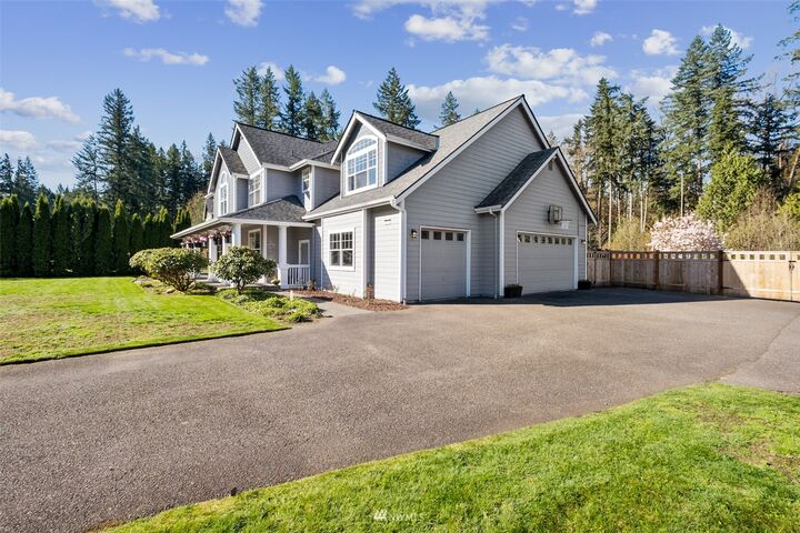 Property Photo: 24515 214th Avenue SE WA 98038