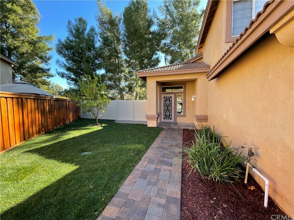 Property Photo:  43490 Corte Almeria  CA 92592 