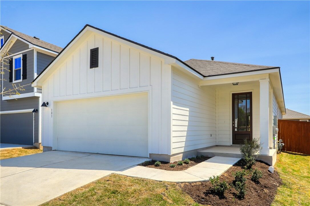 Property Photo: 181 Fluttermill Loop TX 78642