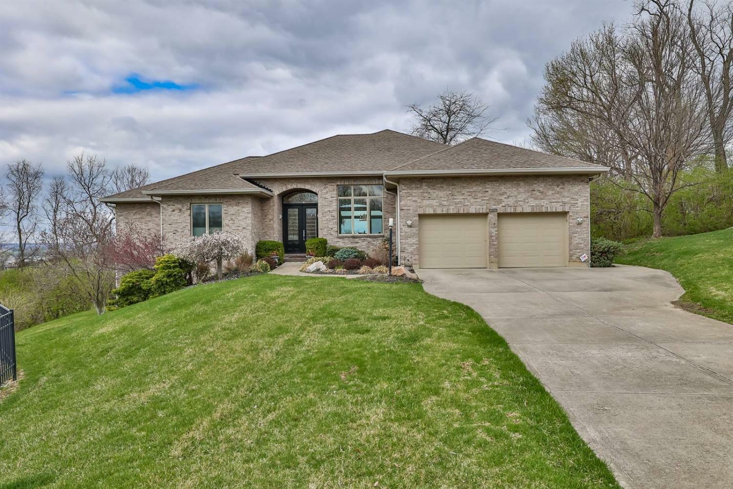 Property Photo: 2990 Twilight Dr OH 45241