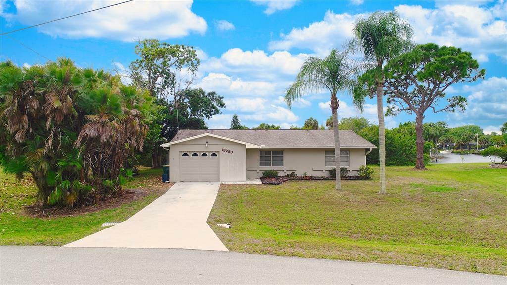 Property Photo:  18289 Hottelet Circle  FL 33948 