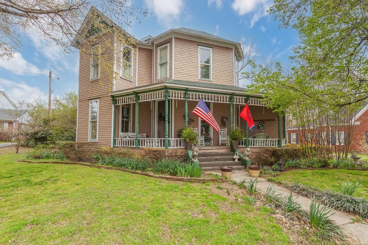 Property Photo:  715 S Church St  TN 38382 