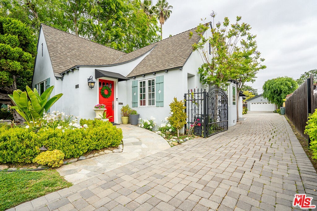 Property Photo:  1000 S Los Robles Avenue  CA 91106 