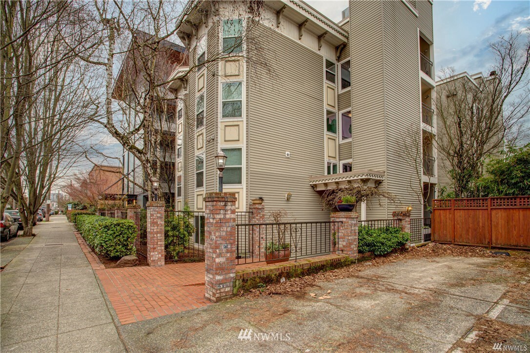 Property Photo:  521 Summit Avenue E 103  WA 98102 