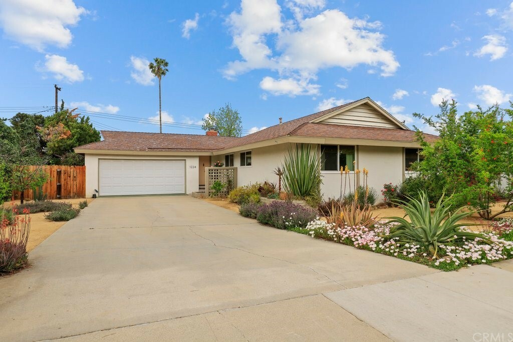 Property Photo:  1224 Laurel Avenue  CA 92373 