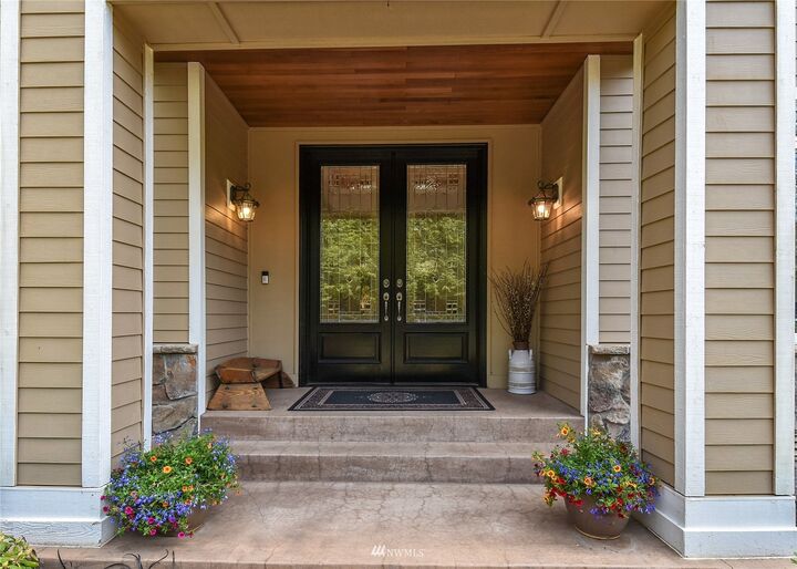 Property Photo:  19446  185th Avenue SE  WA 98058 