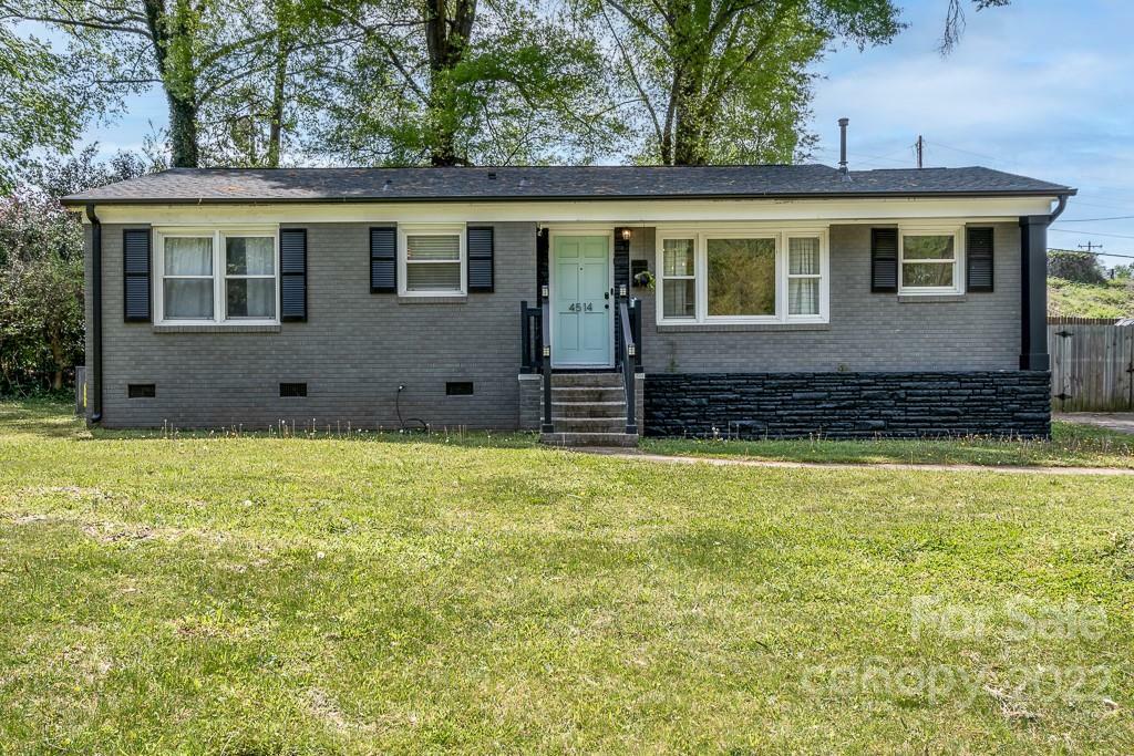 Property Photo: 4514 Holbrook Drive NC 28205