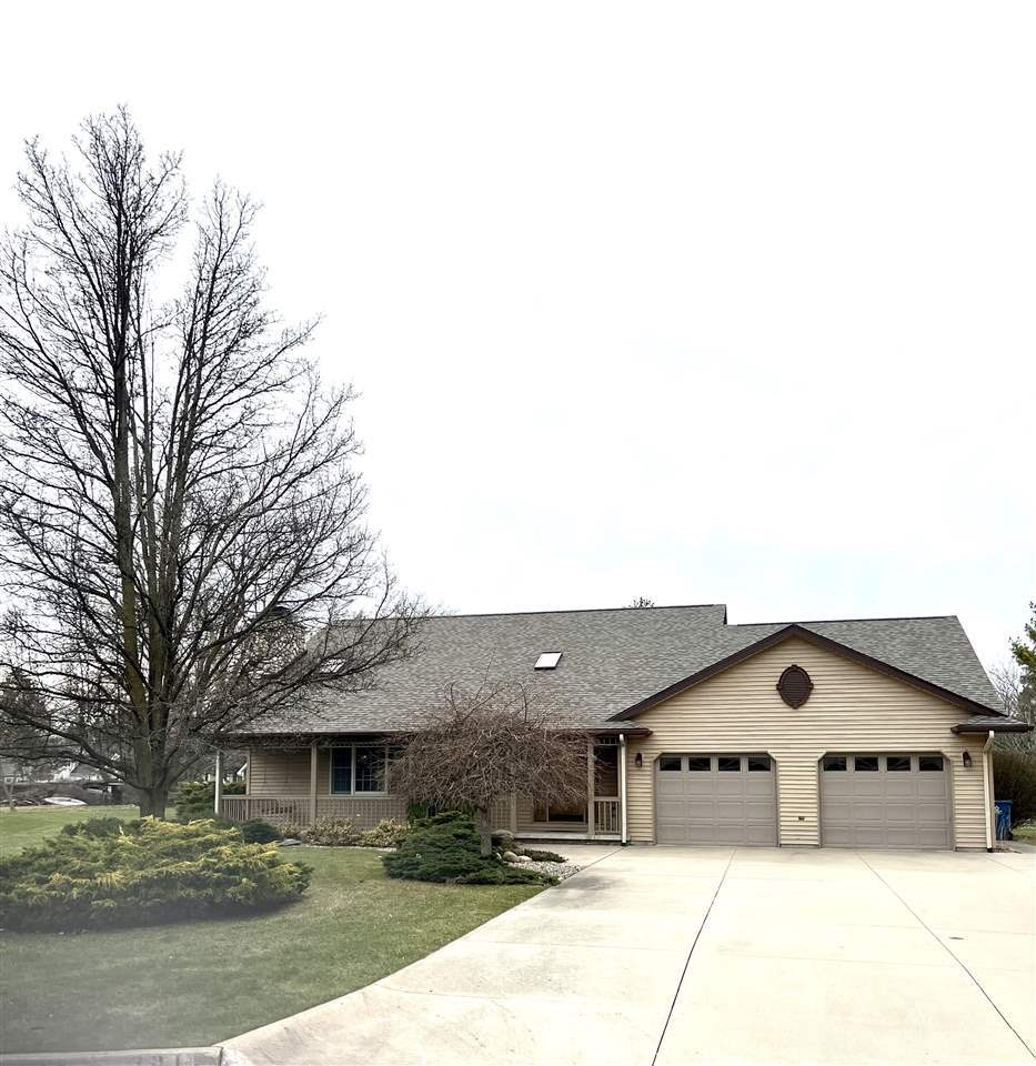 Property Photo:  1301 Cornerstone Ct  MI 48732 